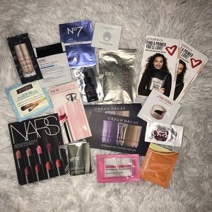 MAKEUP AND HAIR SAMPLE SET 18 PIECE